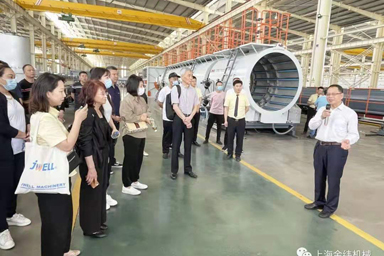 Les invités du cours de formation sur la technologie de fabrication verte des produits en PVC ont visité avec succès l'usine de machines jwell Haining